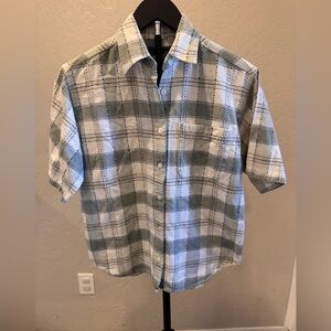 Women’s Short-Sleeve Button-Down Plaid Shirt in Light Green and White